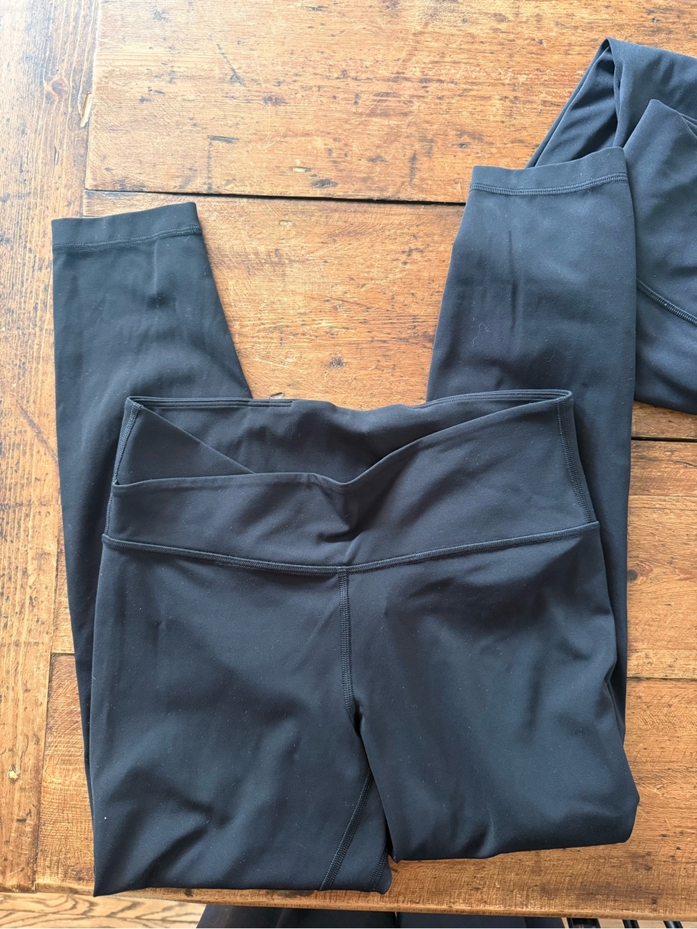 Lululemon crossover band waist 25” size 6